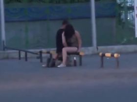 В Омске молодая парочка устроила настоящий разврат прямо на улице